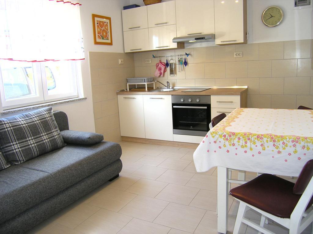 Appartamento Apartman Vera Krk Town Esterno foto