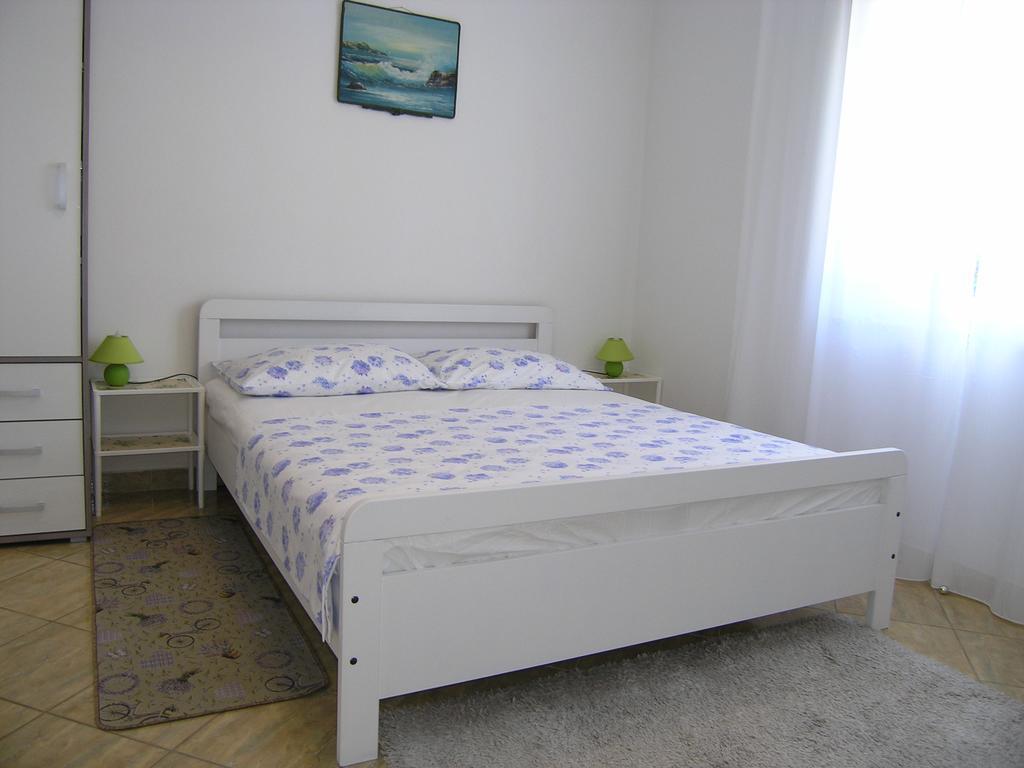 Appartamento Apartman Vera Krk Town Esterno foto